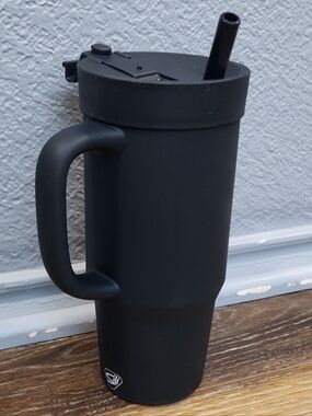 NWOT Silipint 32 oz Straw Humbler Tumbler Classic Black